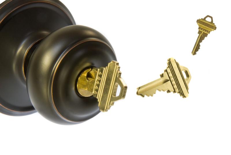 an image of a doorknob with keys.