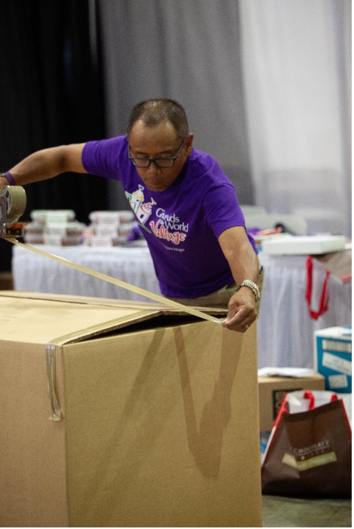 man packing big box